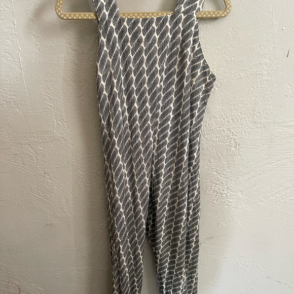Kate Quinn Gray Patterned Jumpsuit - Picture 5 of 9